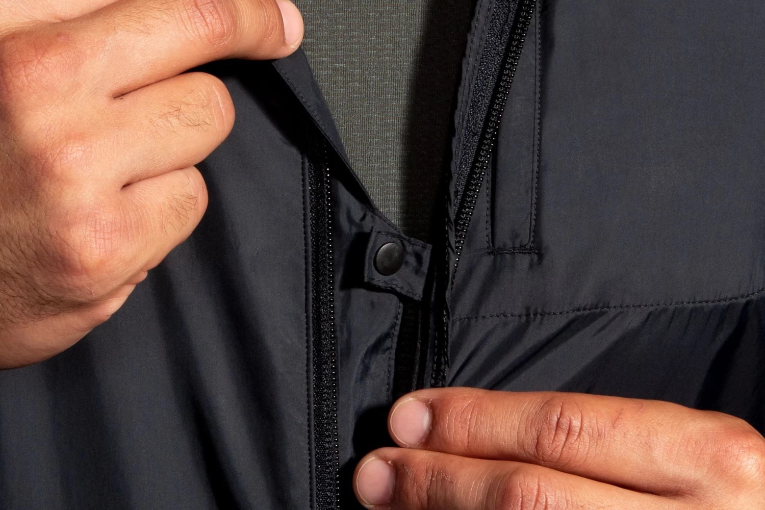 Men's Brooks Fusion Hybrid Jacket - 211299-001 4 Men's Brooks Fusion Hybrid Jacket - 211299-001 - Image 4