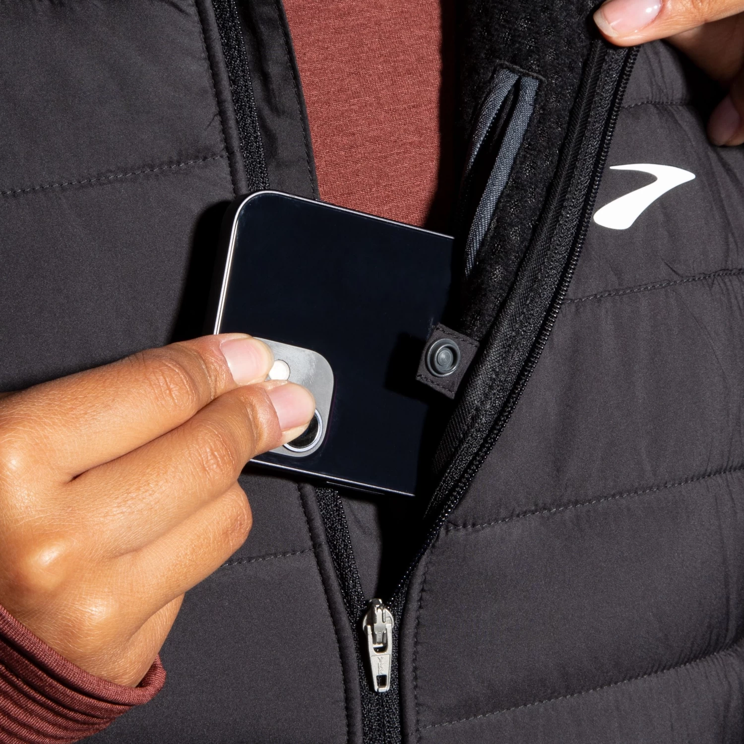 Women's Brooks Shield Hybrid Vest 2.0 - 221556-001 6 Women's Brooks Shield Hybrid Vest 2.0 - 221556-001 - Image 6