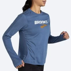 Women's Distance Graphic Long Sleeve (493 - Heather Blue Ash/Brooks Logo) -Brooks Store 221599 493 mv distance graphic womens long sleeve running shirt