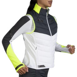 BROOKS Women's Run Visible Insulated Vest (134 - White/Asphalt/Nightlife) -Brooks Store 501F5569 2494 4685 9C59 786E2A7BBF34