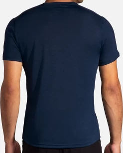 BROOKS Men’s Brave Like Gabe Distance Graphic Tee (451 - Navy) -Brooks Store 9B98A002 8A07 49B5 8412 0FA630C05531